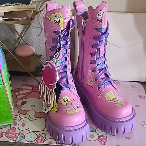 💖 💛 Rare Spongebob Bikini Bottom Besties Combat Boots sz 5 🌟 New 🎀 - Picture 3 of 8